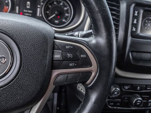 Used 2014 Jeep Cherokee Latitude FWD image 23