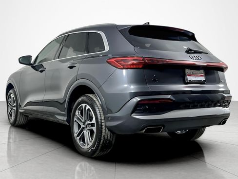 Used 2025 Audi Q5 Premium w/ Convenience Package image 3