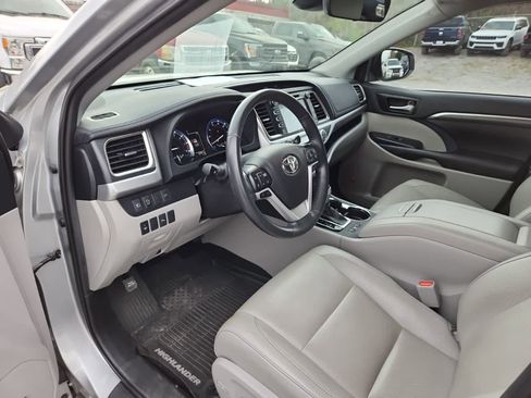 Used 2019 Toyota Highlander Limited image 13