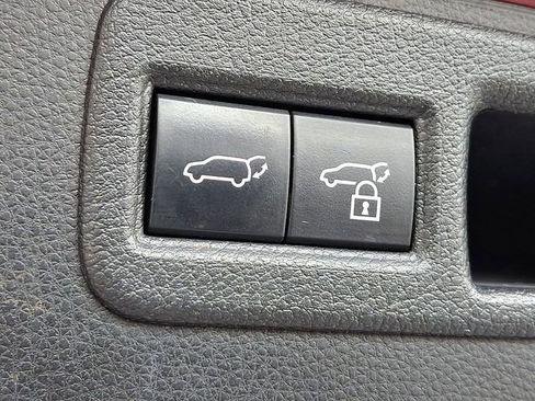 Used 2021 Toyota Venza XLE image 29