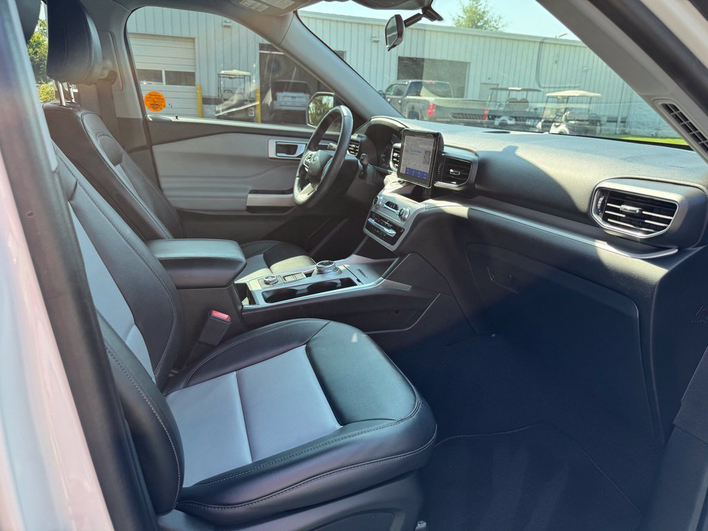 Used 2023 Ford Explorer XLT w/ Equipment Group 202A AWD/4WD image 35
