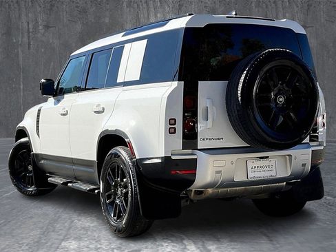 Used 2025 Land Rover Defender 110 S image 4