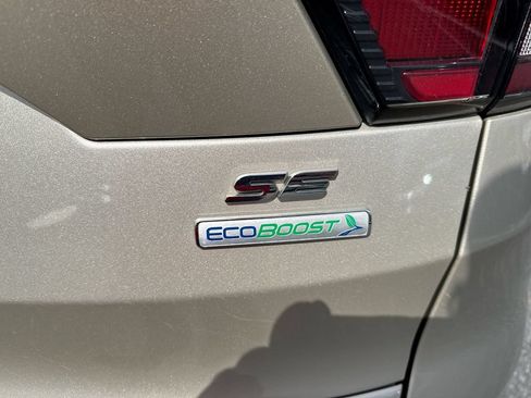 Used 2018 Ford Escape SE FWD image 25