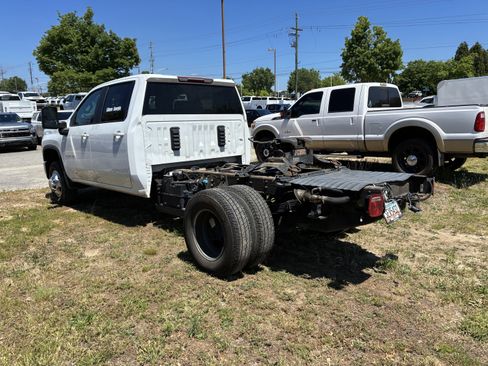Used 2024 Chevrolet Silverado 3500 LT RWD image 6