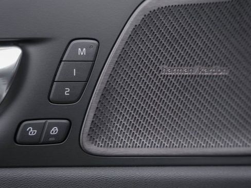 New 2026 Volvo XC60 B5 Ultra w/ Protection Package Premier image 37