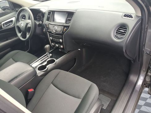 Used 2020 Nissan Pathfinder S FWD image 28