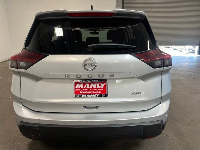 Used 2024 Nissan Rogue S AWD/4WD image 4