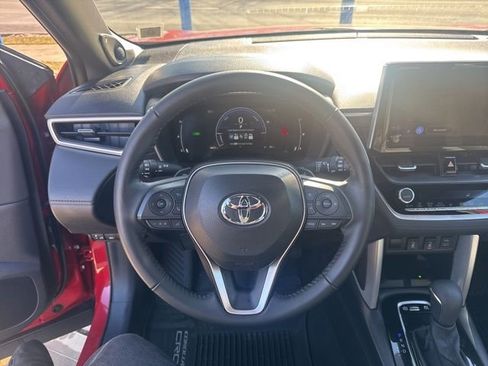 Used 2024 Toyota Corolla Cross XSE image 14