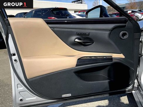 Used 2020 Lexus ES 350 w/ Premium Package image 18