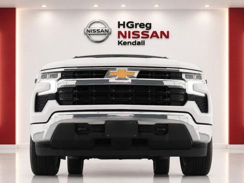Used 2024 Chevrolet Silverado 1500 LT AWD/4WD image 7