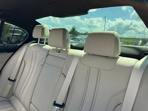 Used 2021 BMW 530i w/ Premium Package RWD image 18