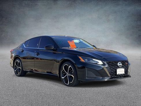 Used 2024 Nissan Altima 2.5 SR w/ SR Premium Package image 1