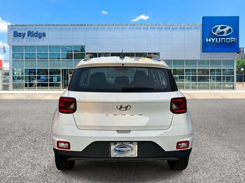 Used 2025 Hyundai Venue SEL FWD image 5