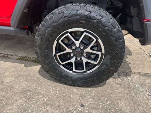 Used 2025 Jeep Wrangler Unlimited Rubicon AWD/4WD image 29