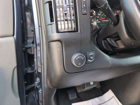 Used 2016 Chevrolet Express 2500 LT w/ LT Preferred Equipment Group image 14