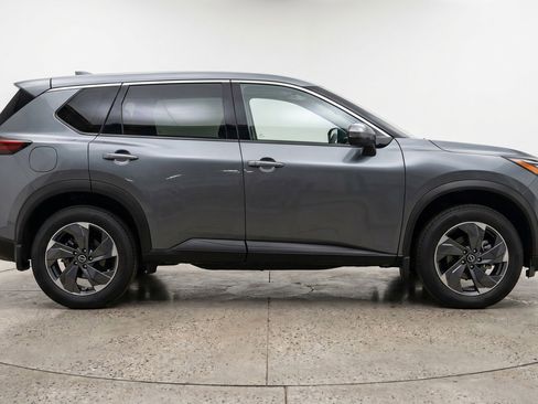 Used 2025 Nissan Rogue SV AWD/4WD image 11