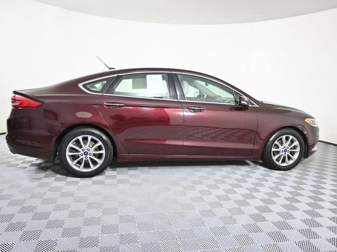 Used 2017 Ford Fusion SE w/ Fusion SE Technology Package FWD image 7