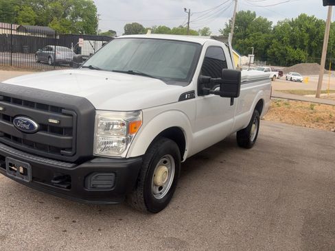 Used 2014 Ford F250 XL RWD image 3