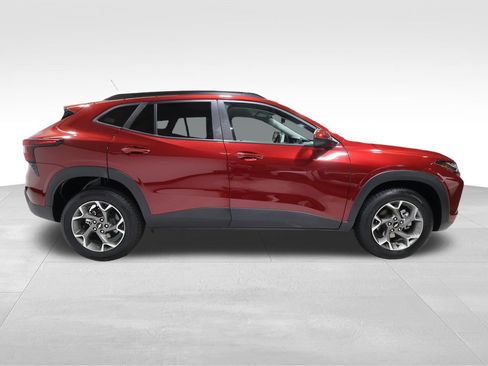Certified 2025 Chevrolet Trax LT FWD image 5