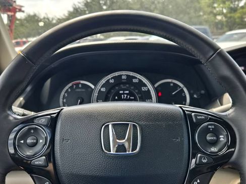Used 2017 Honda Accord Touring image 23
