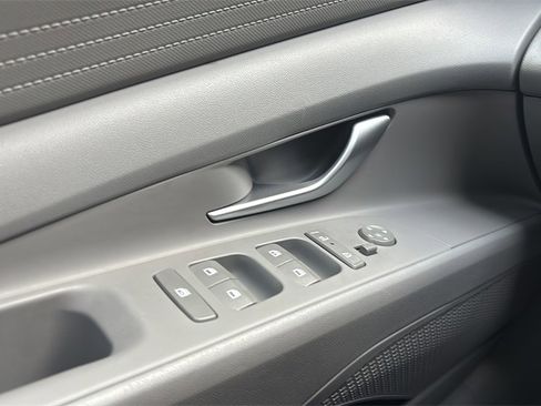 Certified 2024 Hyundai Elantra SEL image 17