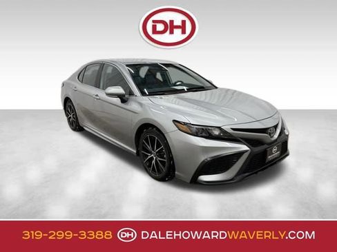Used 2023 Toyota Camry SE image 1