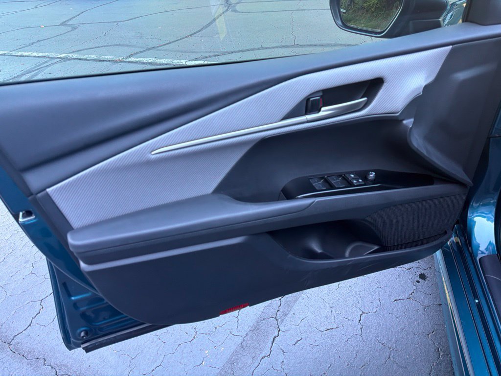 Used 2025 Toyota Camry SE w/ Convenience Package FWD image 6