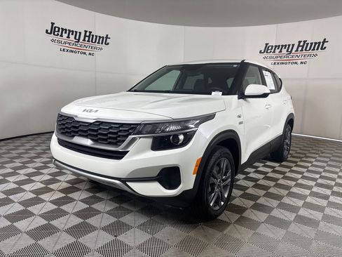 Used 2023 Kia Seltos LX image 1