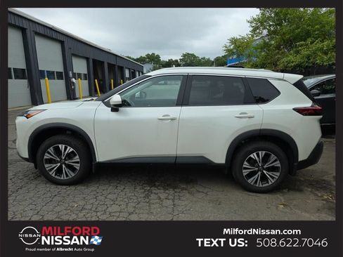 Used 2023 Nissan Rogue SV w/ SV Premium B Package AWD/4WD image 2