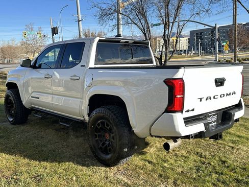 Used 2024 Toyota Tacoma SR5 AWD/4WD image 9