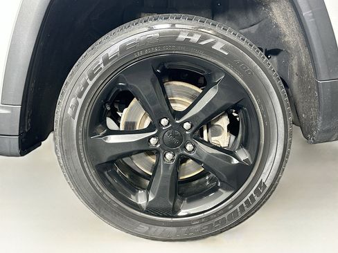 Used 2021 Jeep Grand Cherokee L Laredo image 11