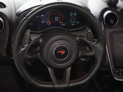 Used 2018 McLaren 570S Spider image 16