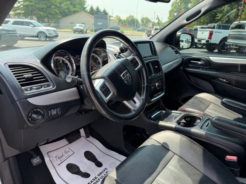 Used 2017 Dodge Grand Caravan GT FWD image 19