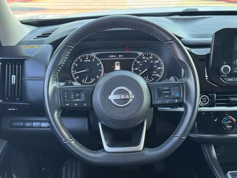 Certified 2024 Nissan Pathfinder SV FWD image 14