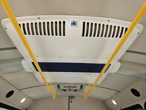 Used 2015 Chevrolet Express 4500 w/ Shuttle Bus Package RWD image 43