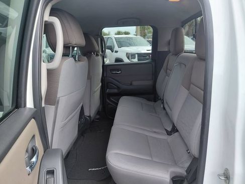 Used 2022 Nissan Frontier SV w/ Technology Package RWD image 15