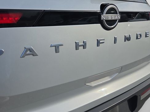 Used 2025 Nissan Pathfinder SV FWD image 31