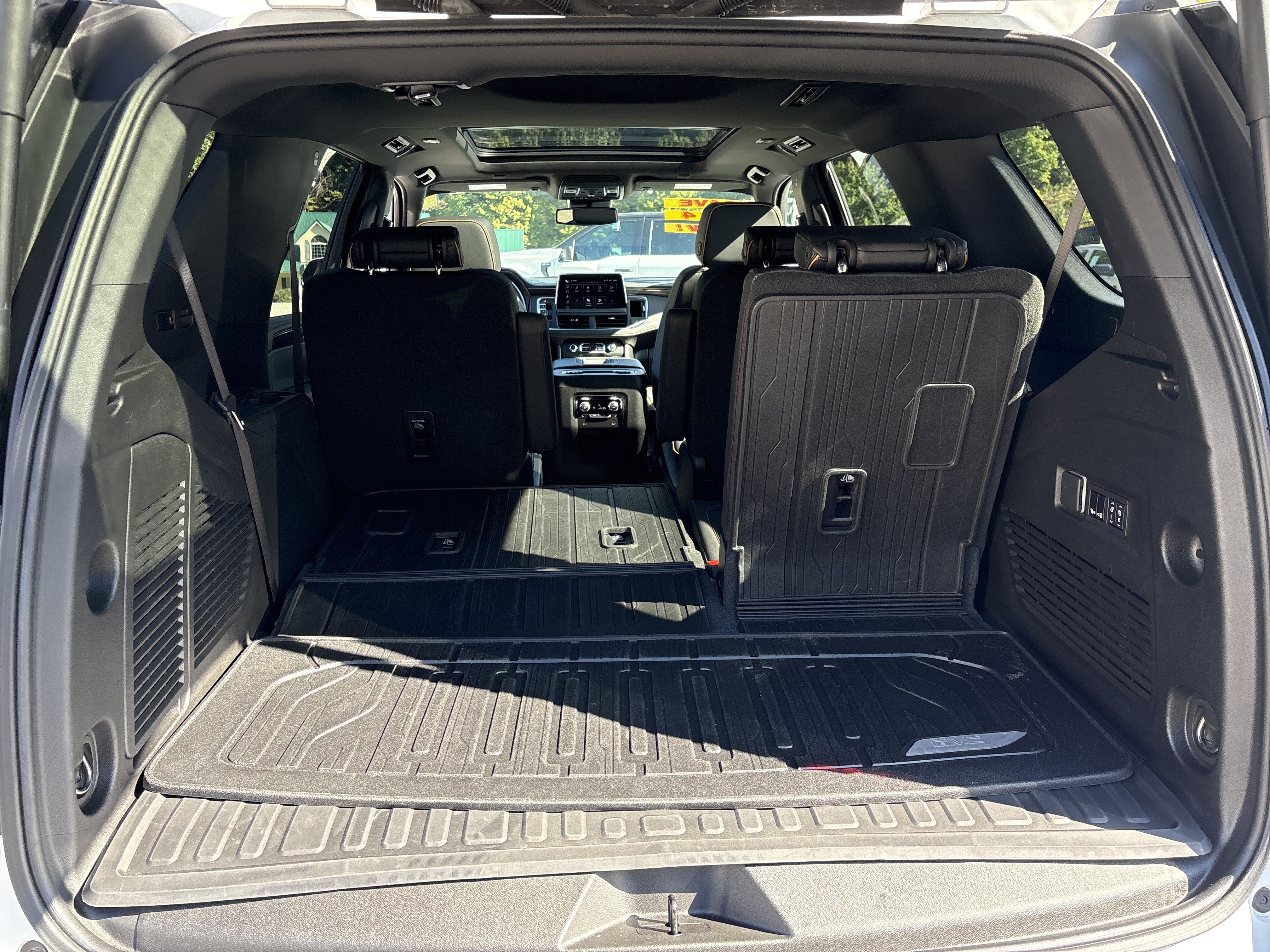 Used 2024 GMC Yukon AT4 AWD/4WD image 12