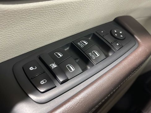 Used 2018 Chrysler Pacifica Touring-L w/ Advanced Safetytec Group image 13