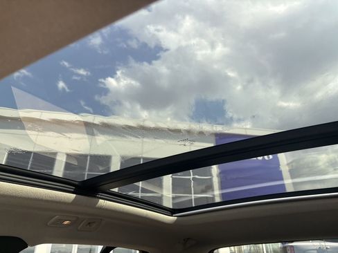 Used 2025 Volvo XC40 B5 Core image 24