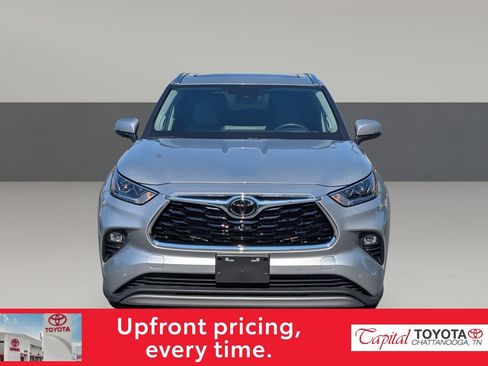 Used 2023 Toyota Highlander Platinum image 3