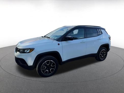Used 2025 Jeep Compass Trailhawk AWD/4WD image 7