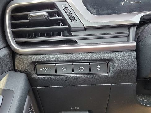 Used 2025 Kia Telluride S FWD image 14
