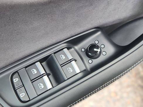 Used 2025 Audi SQ8 Premium Plus w/ 23" Wheel Package image 7