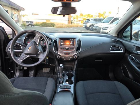 Used 2017 Chevrolet Cruze LT FWD image 32