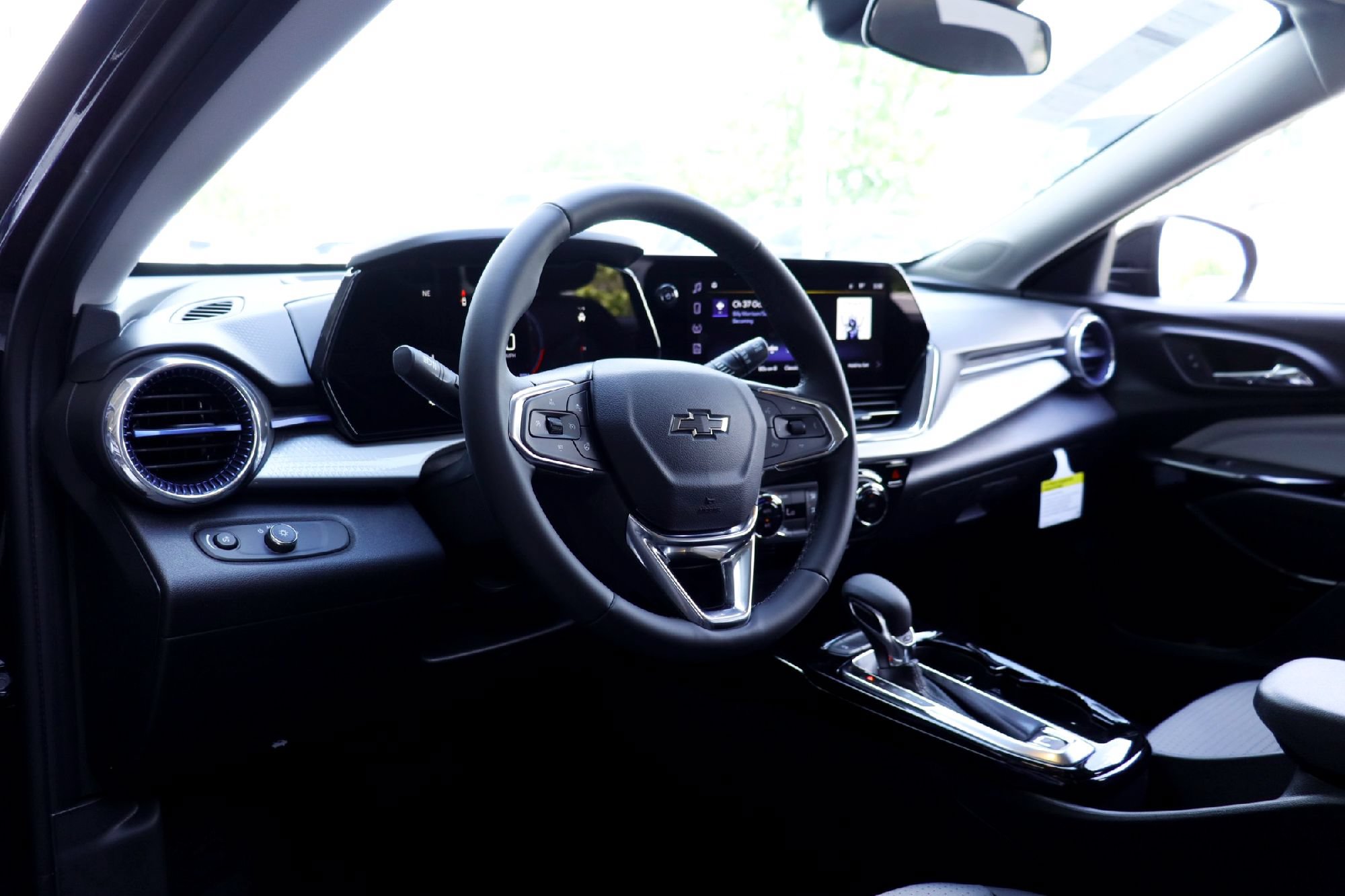 New 2026 Chevrolet Trax LT w/ Driver Confidence Package FWD image 7
