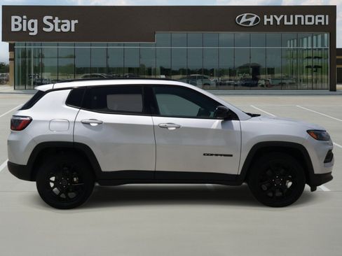 Used 2026 Jeep Compass Latitude AWD/4WD image 5