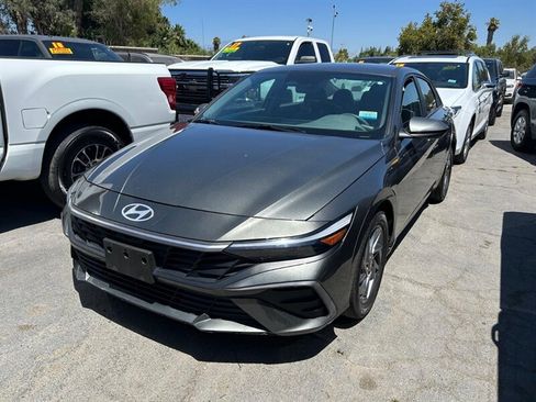 Used 2024 Hyundai Elantra SEL FWD image 5