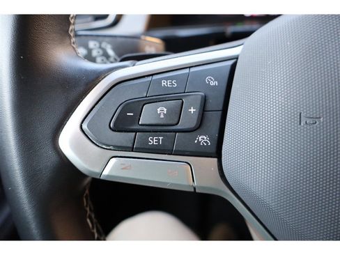 Used 2025 Volkswagen Atlas Cross Sport SE image 36