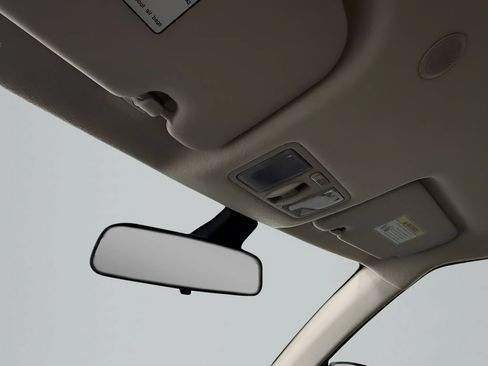 Used 2025 Hyundai Venue SEL FWD image 21